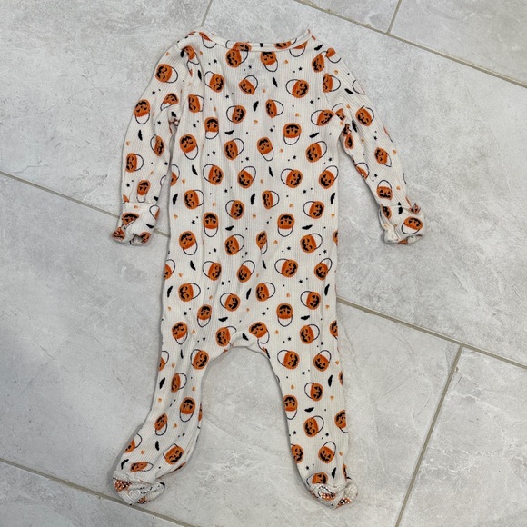 Caden Lane Pumpkin Patterned Kids Footie - Picture 6 of 6